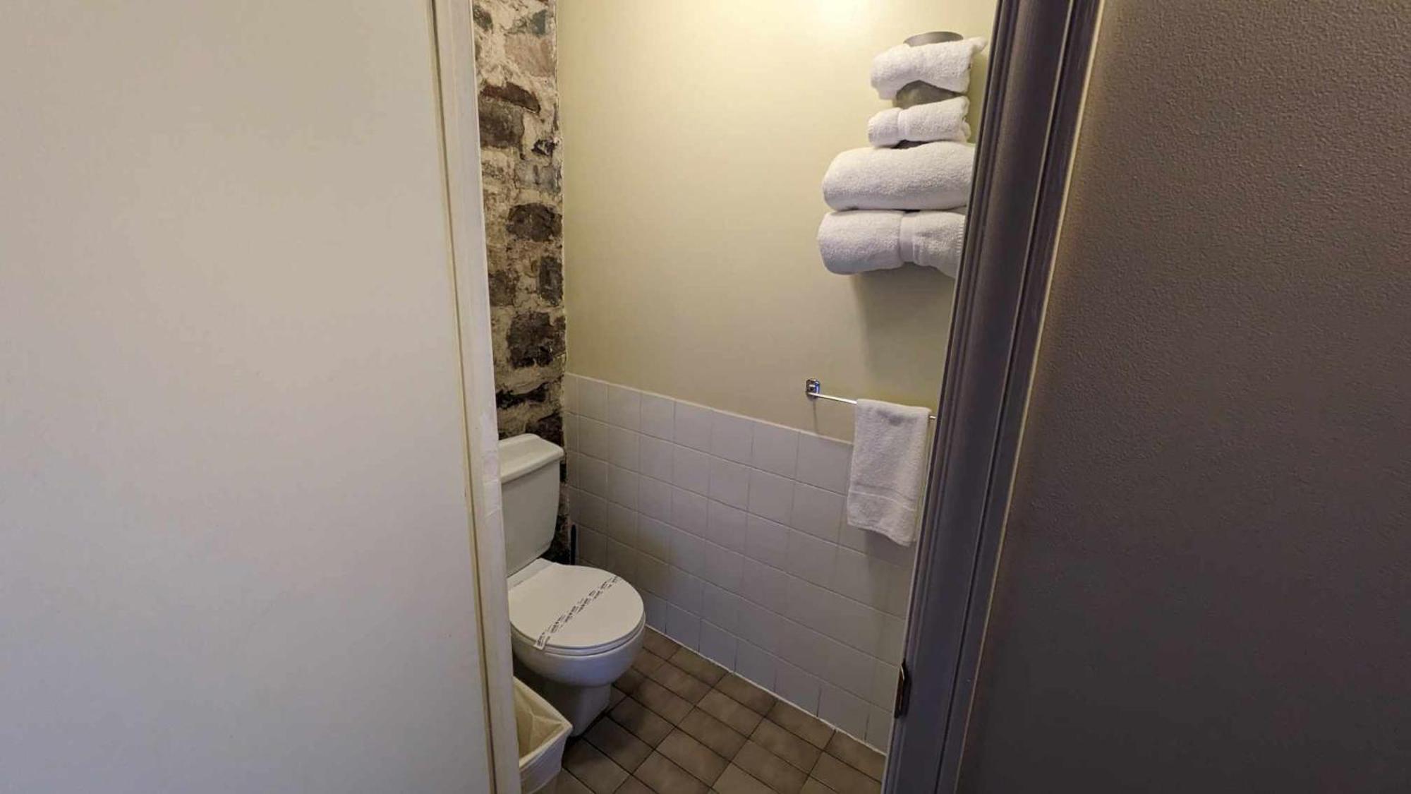 Hotel La Maison Rousseau Montmagny Habitación foto