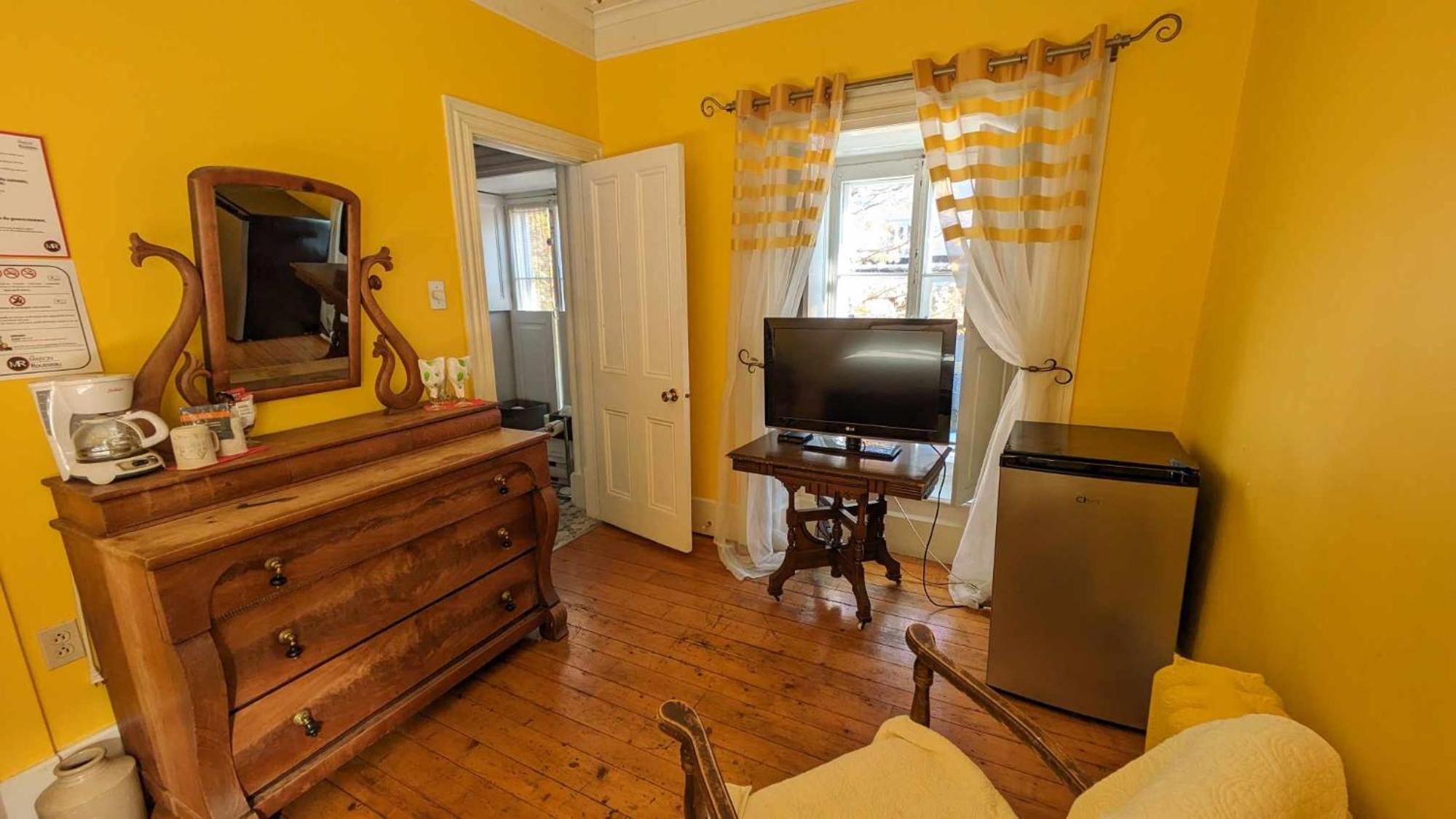 Hotel La Maison Rousseau Montmagny Habitación foto
