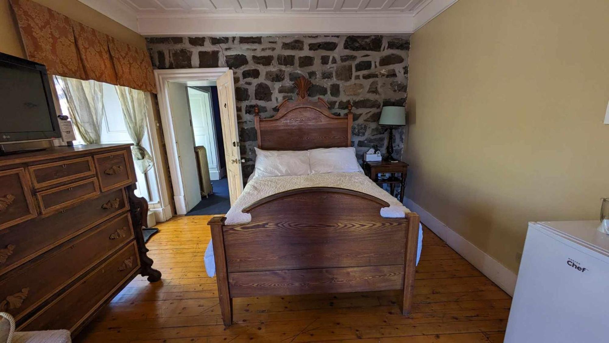 Hotel La Maison Rousseau Montmagny Habitación foto