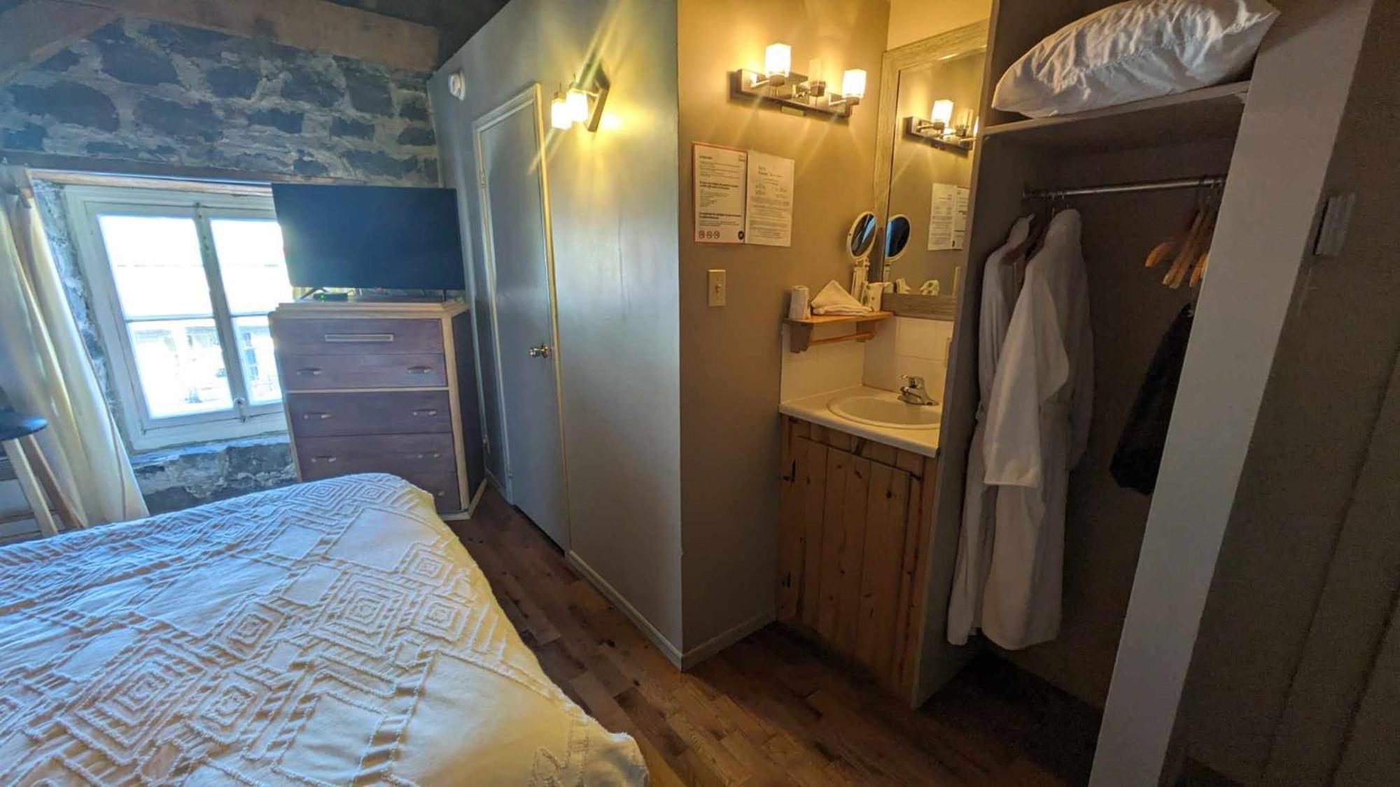 Hotel La Maison Rousseau Montmagny Habitación foto