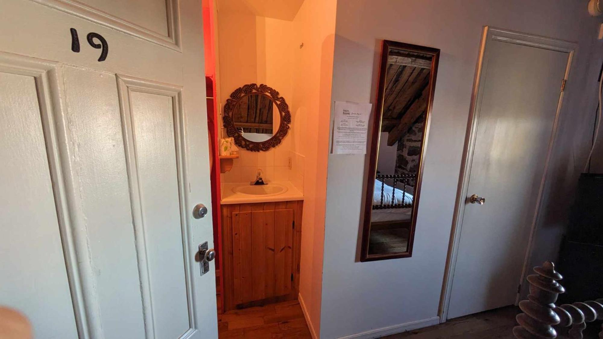 Hotel La Maison Rousseau Montmagny Habitación foto
