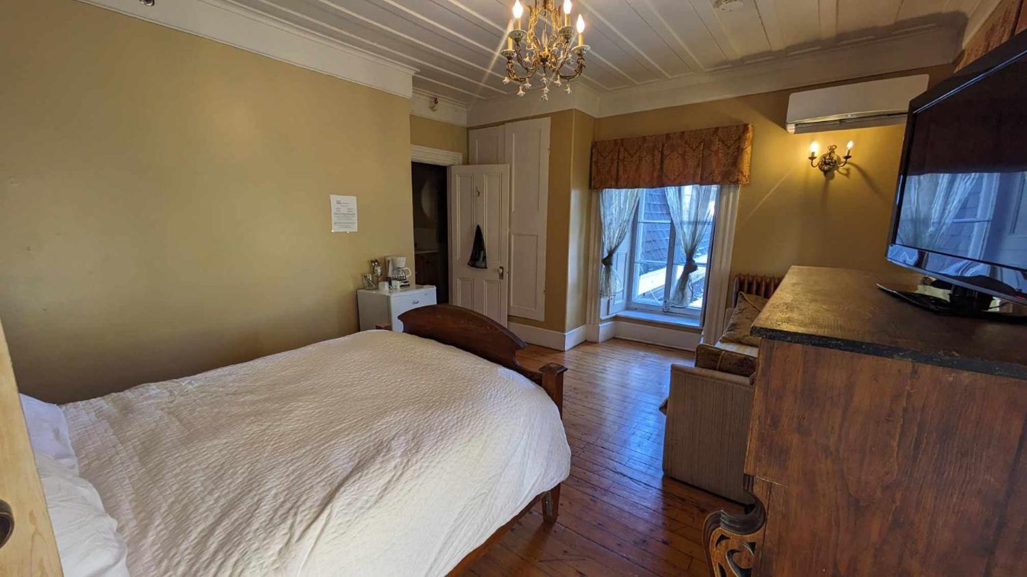 Hotel La Maison Rousseau Montmagny Habitación foto