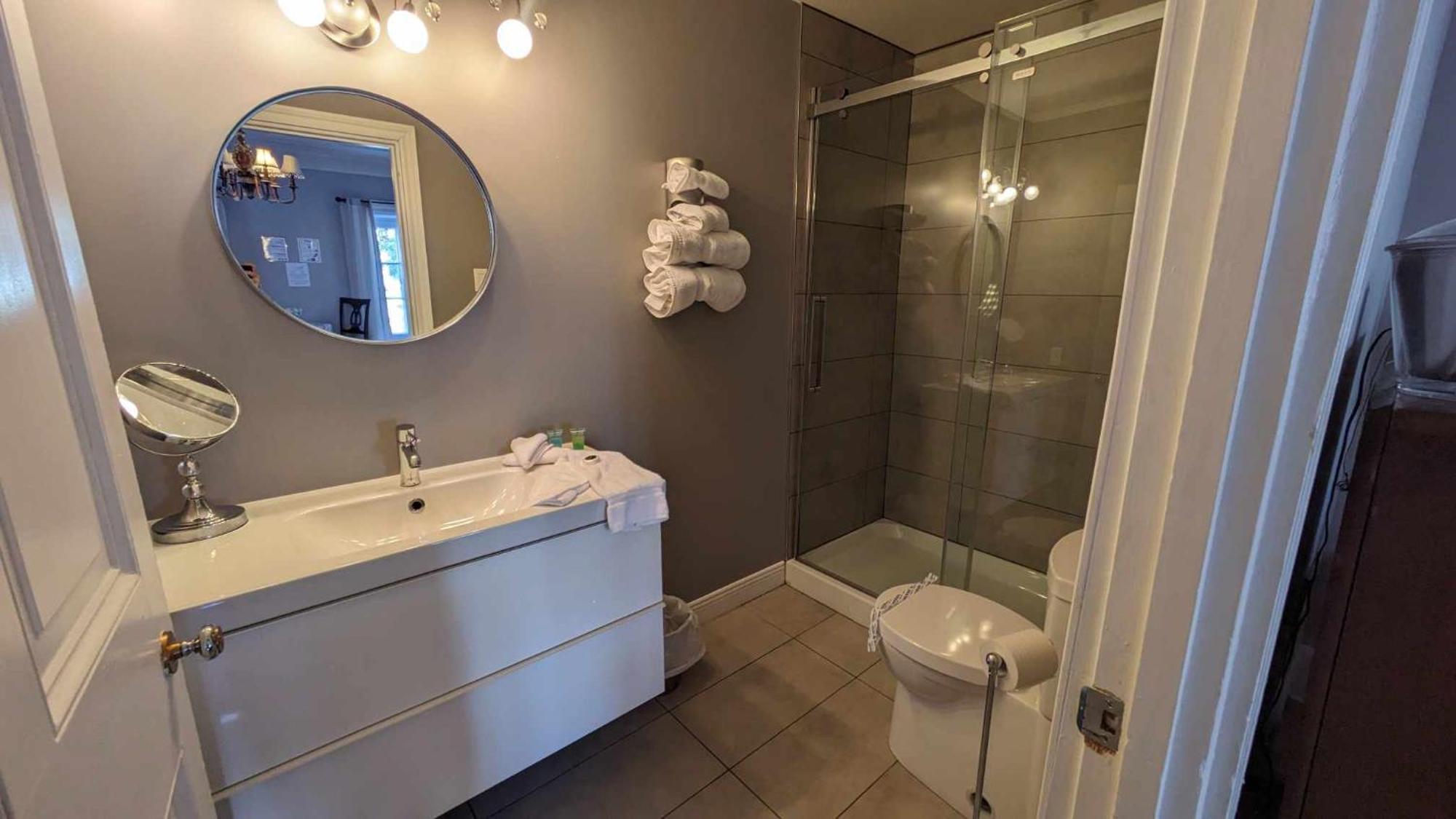 Hotel La Maison Rousseau Montmagny Habitación foto